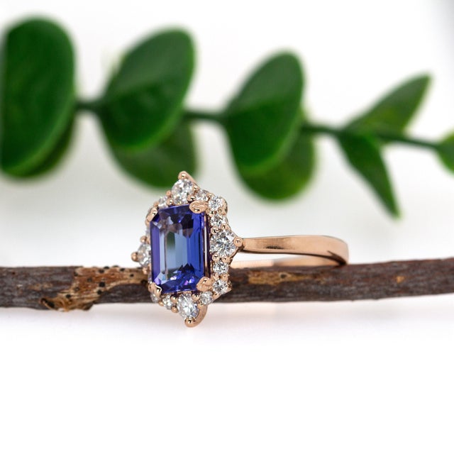1.62ct Tanzanite & Diamond Ring in Solid 14k Gold – Emerald Cut 8×6mm For Sale - Image 4 of 7