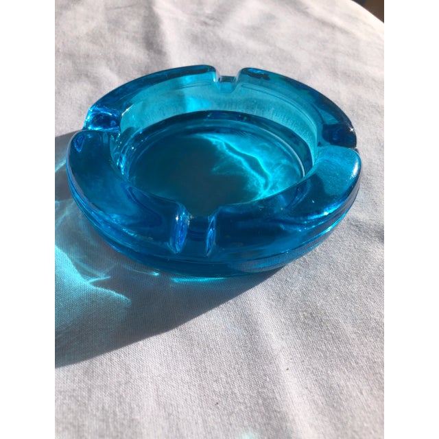 1970s 1970s Clear Turquoise Blue Round Ashtray Mid-Century Modern For Sale - Image 5 of 9