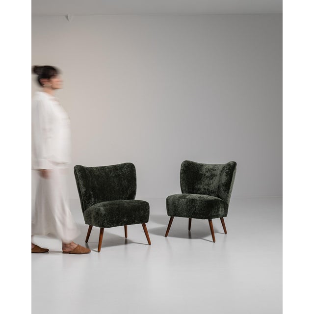 Mid-Century Modern 1940s Mid-Century Modern Black Wood Pair of Club Chairs For Sale - Image 3 of 12