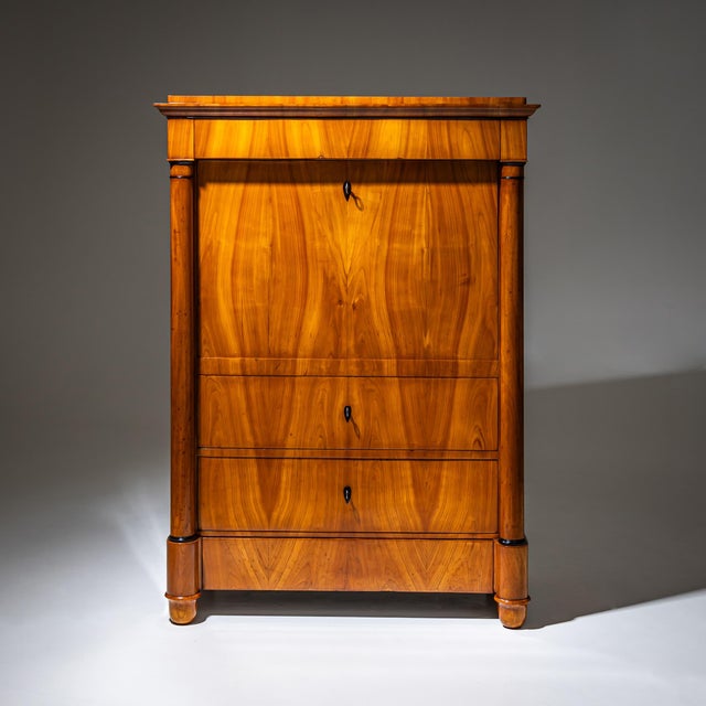 Antique German Biedermeier Secretaire in Cherry, 1830 For Sale - Image 5 of 14