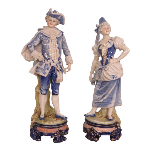 Porcelain Continental Couple Pair of 2 Figurines 18th Century Style Attire 5069b For Sale