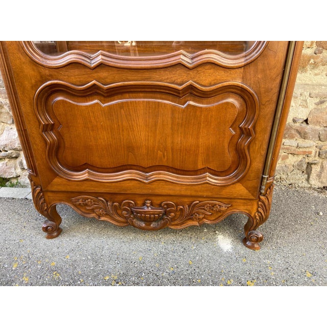 French Louis XV Display Cabinet, 1970s For Sale - Image 3 of 12