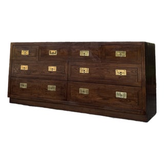 Vintage Henredon Campaign 8-Drawer Walnut Dresser With Brass Hardware For Sale