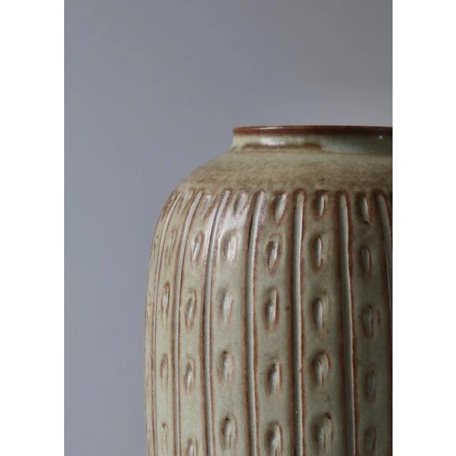 Ceramic Danish Modern Stoneware Vase attributed to Gerd Bøgelund for Royal Copenhagen, 1960 For Sale - Image 7 of 10