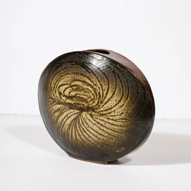 Mid-Century Modernist Ceramic Striated Burnt Umber Vase by Aleph Hammer For Sale In New York - Image 6 of 12
