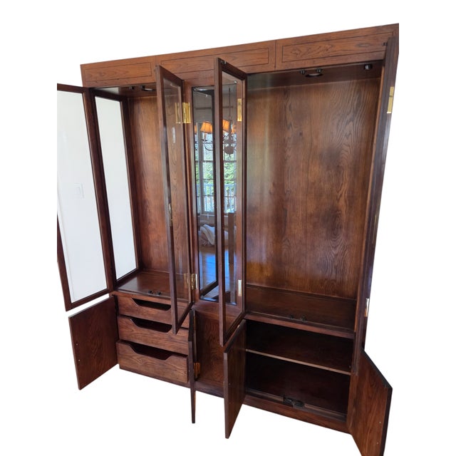 1980s Henredon Scene One Campaign Oak Breakfront China Cabinet Hutch Display Curio For Sale - Image 9 of 15