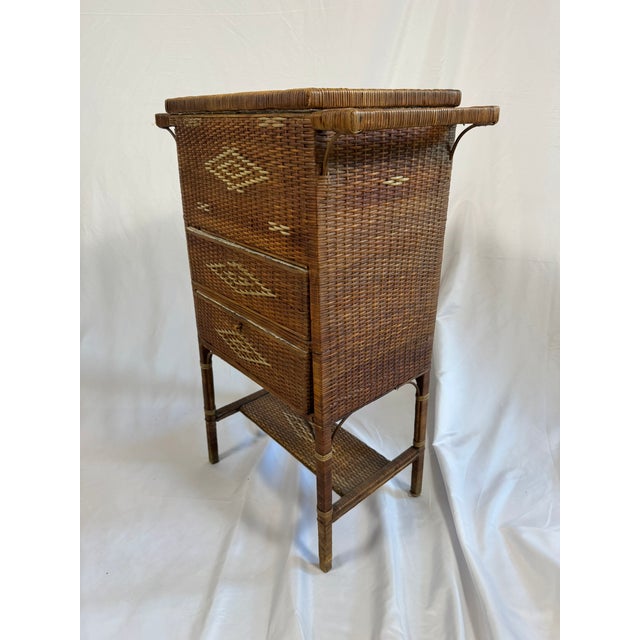 1950s Antique Victorian Wicker Rattan Sewing Stand | Lift-Top Toile Lined, Two Drawers | Edwardian Work Table, 31in For Sale - Image 5 of 18