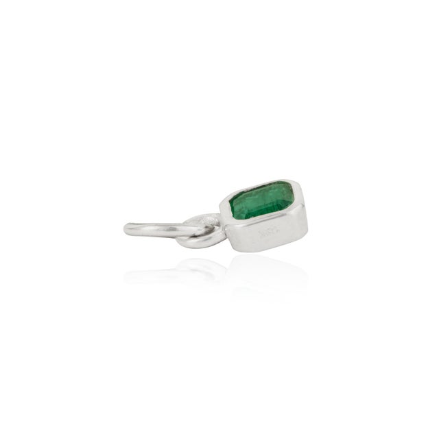 Metal Square Cut Deep Emerald Bezel Set Green Charm Pendant in 18k White Gold For Sale - Image 7 of 16