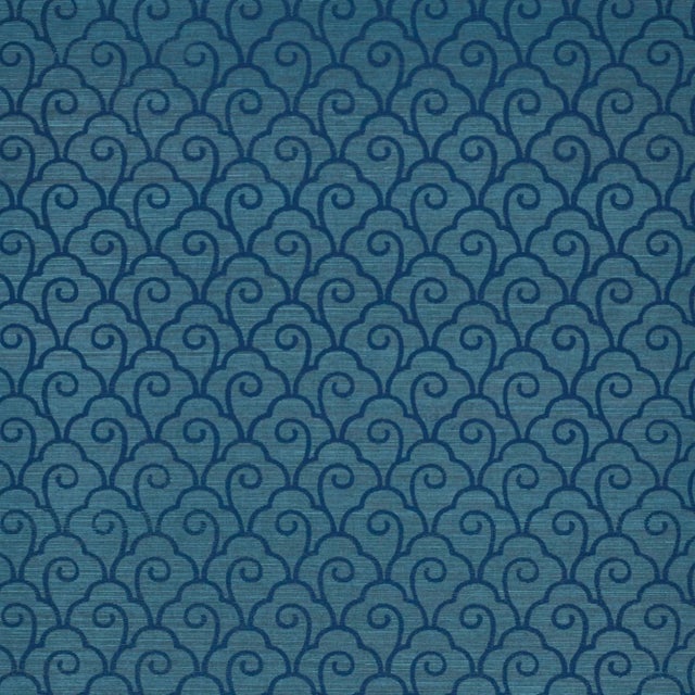 Contemporary Schumacher Scallop Filigree Sisal Wallpaper in Lapis on Peacock For Sale - Image 3 of 3