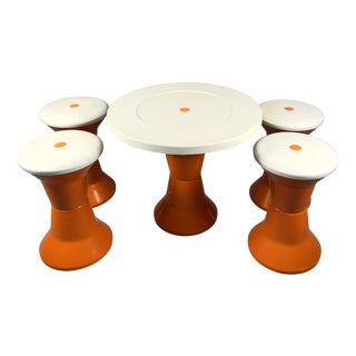 Italian-Style Space Age Stools and Table Set in Orange and White Plastic, 1970s, Set of 5 For Sale