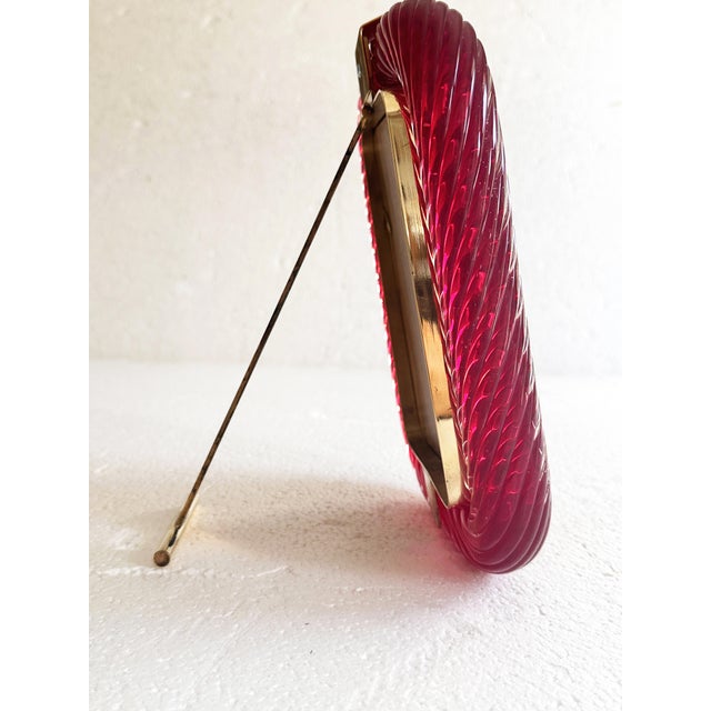Mid-Century Modern Venetian Red “Torchon” Murano Glass Picture Frame and Unaquered Brass in Barovier Style. For Sale - Image 3 of 6