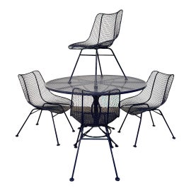 Example of Outdoor Dining Sets in Cleveland