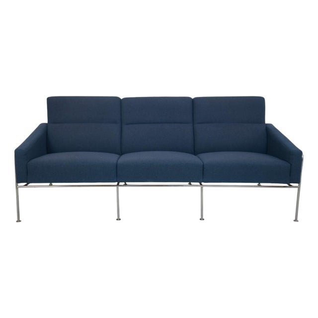 3303 Three-Seater Airport Sofa in Blue Fabric by Arne Jacobsen, 1980s For Sale