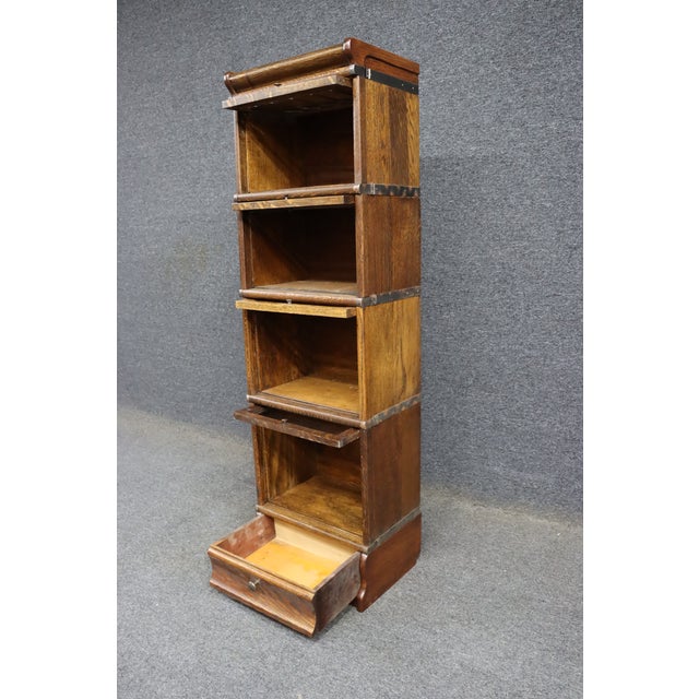 Early 20th Century Rare Quarter Size Stacking Bookcase Attributed to Globe Wernicke in Quarter Sawn Oak For Sale - Image 5 of 10