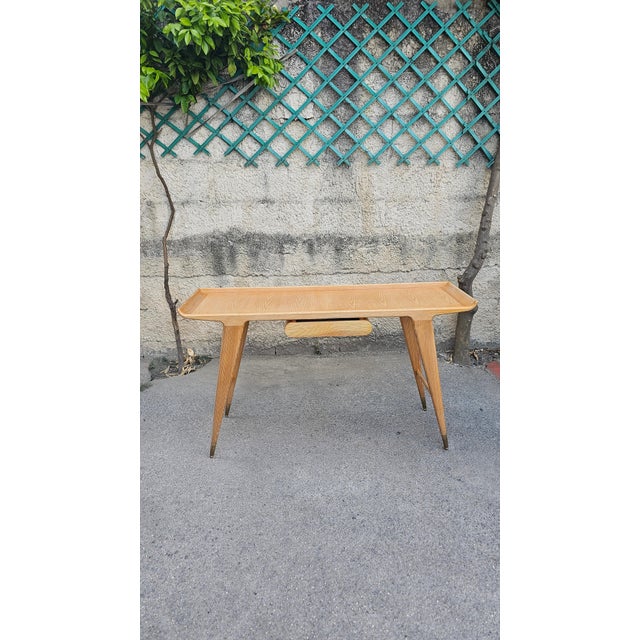 Magnificent writing desk entirely made of ash wood with brass feet