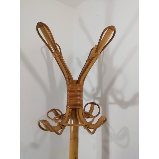 Bamboo and wicker coat rack. Modern and functional design. Sturdy. Very good condition. Completely intact.
