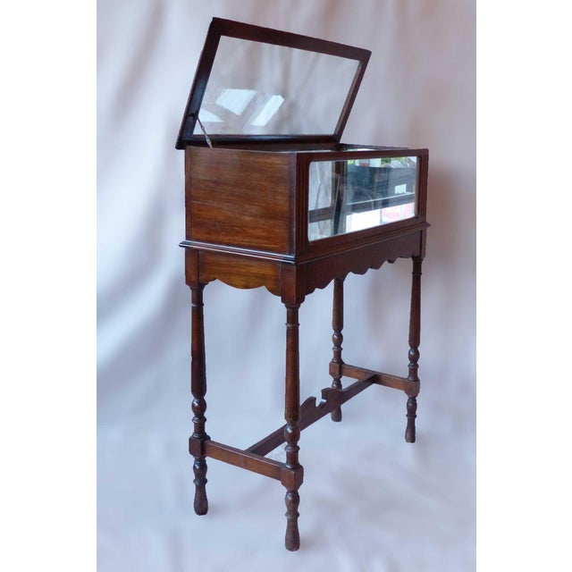 Traditional Early 20th Century Traditional Oak and Glass Jewelry Showcase For Sale - Image 3 of 4