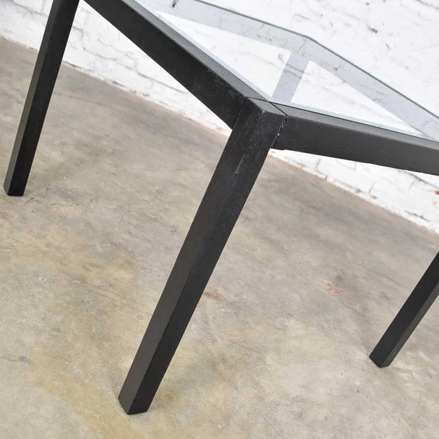 Late 20th Century Vintage Blackened Oak Square Parsons Style Side Table With Glass Top For Sale - Image 5 of 13