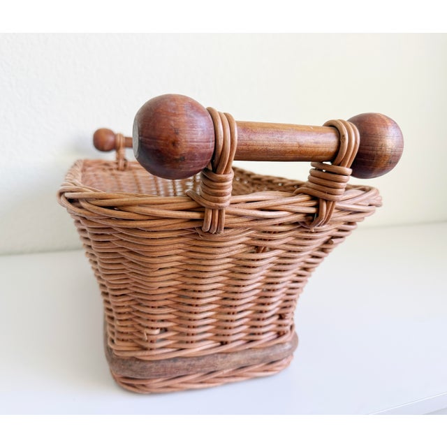 Rustic European French Boulangerie Basket, Early to Mid-20th C For Sale - Image 3 of 11