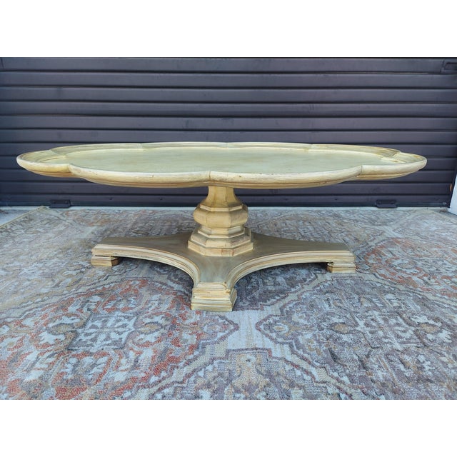 Vintage Drexel Heritage French Country Quatrefoil Pedestal Coffee Table. For Sale In Orlando - Image 6 of 9