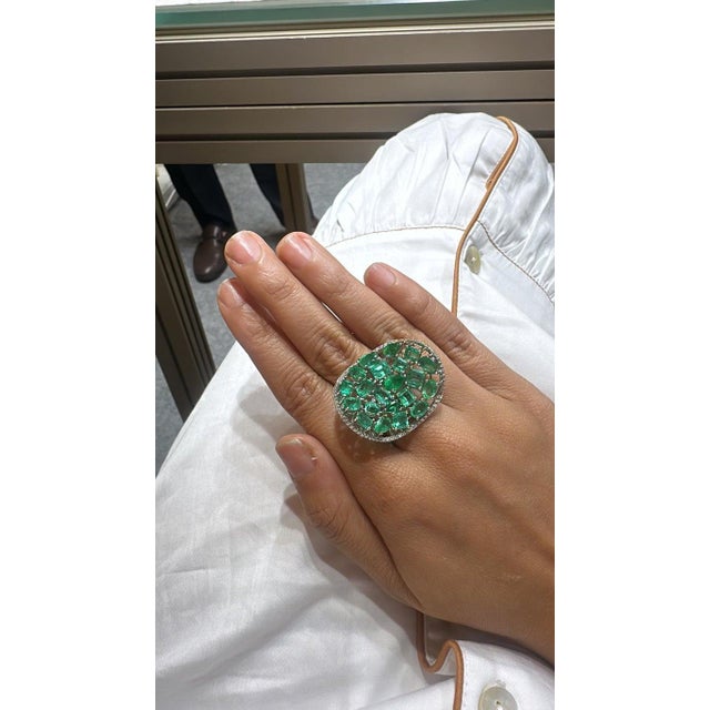 Metal Set in 18k Gold, 9.55 Carats, Natural Zambian Emerald & Diamonds Cocktail Ring, Us Size 6 For Sale - Image 7 of 10
