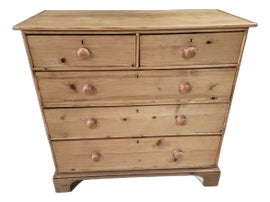 Example of English Traditional Dressers and Chests of Drawers