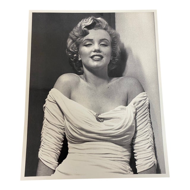 6 Marilyn Monroe Black-and-White Portrait Photos From 1940 and 1950 For Sale