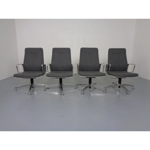 Swivel and height-adjustable aluminum office chair by Interstuhl. Upholstered in high-quality gray cotton. Seat height...