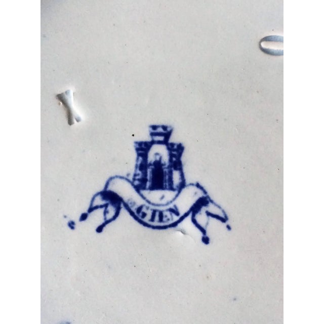 19th Century Red and Blue Faience Plate from Gien For Sale - Image 4 of 6