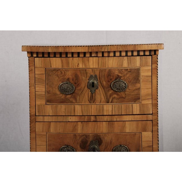 Small Antique Baroque Louis XVI Chest of Drawers in Walnut, 1780 For Sale - Image 6 of 18