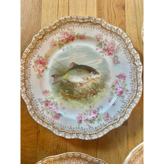 Antique O & E Gutherz Royal Austria Hand Painted Fish Dinnerware Circa 1899-1918 - A Set of 10 Pieces For Sale - Image 9 of 18