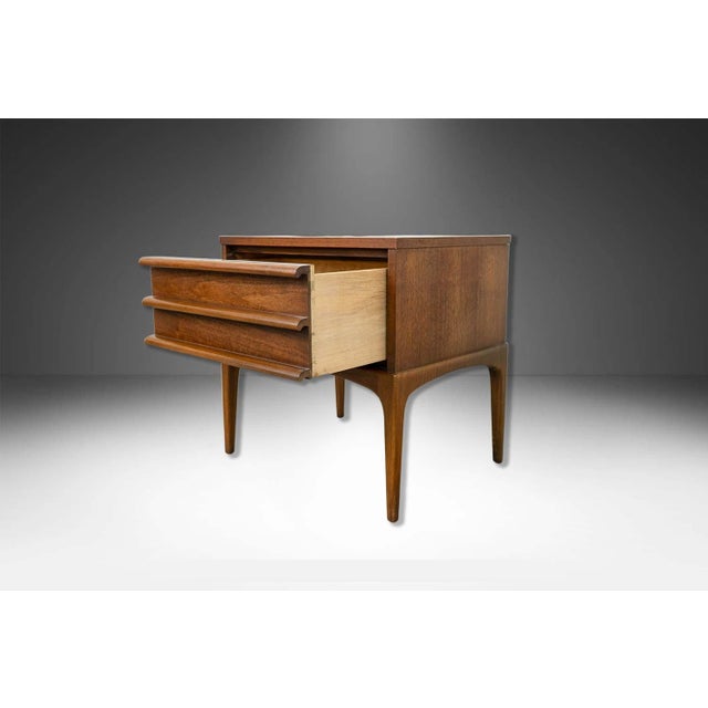An elegant Mid Century Modern side table/ nightstand "Rhythm" Series by Lane furniture. This table is part of the Rhythm...