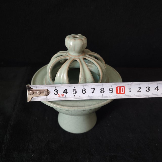 Chinese Ceramic Censer,Guan Ware Crackle Glaze Celadon Glaze Porcelain Incense Burner For Sale - Image 10 of 10