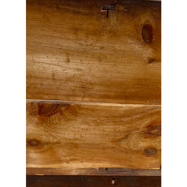 American Early 19th Century American Folk Art Six-Board Blanket Chest. For Sale - Image 3 of 16