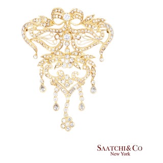 18k (750) Yellow Gold Natural Diamond Convertible Pendant and Brooch For Sale