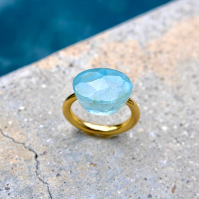 22k Gold Marie-Hélène De Taillac Milky Aquamarine Cabochon Ring, Size 6.5 For Sale - Image 10 of 11