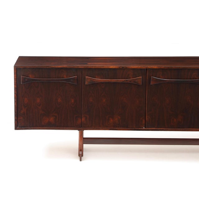 Wood Brazilian Modern Rosewood Credenza With Bow Design by Novo Rumo, Brazil, 1960s For Sale - Image 7 of 17