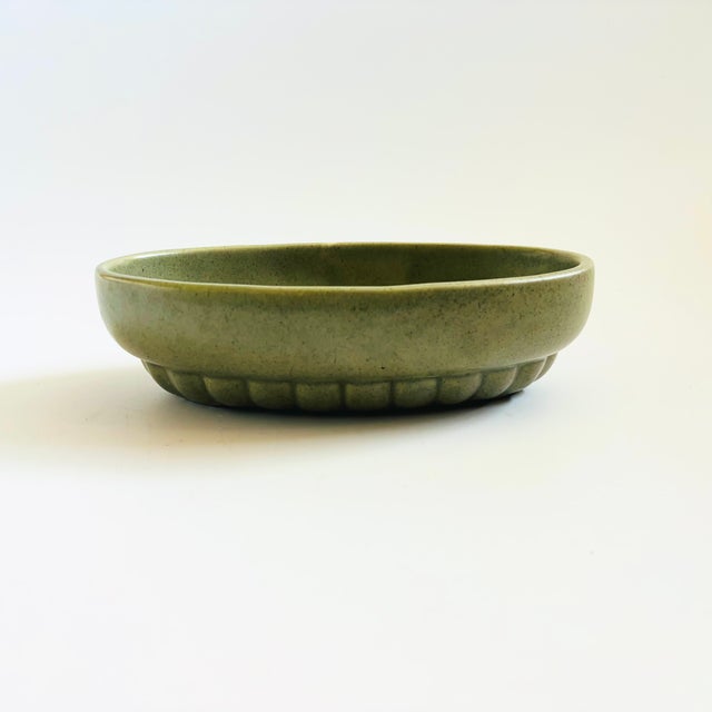 Mid-Century Modern Haeger Speckled Green Oval Pottery Bowl For Sale - Image 3 of 9