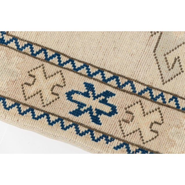 Mid 20th Century Beige and Blue Small Turkish Rug For Sale - Image 6 of 10