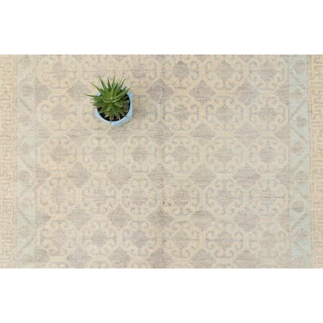 Contemporary 1980s Contemporary Allover Geometric Floral Champagne & Mint Wool Low Pile Hand-Knotted Rug - 6’1” x 9’8” For Sale - Image 3 of 10