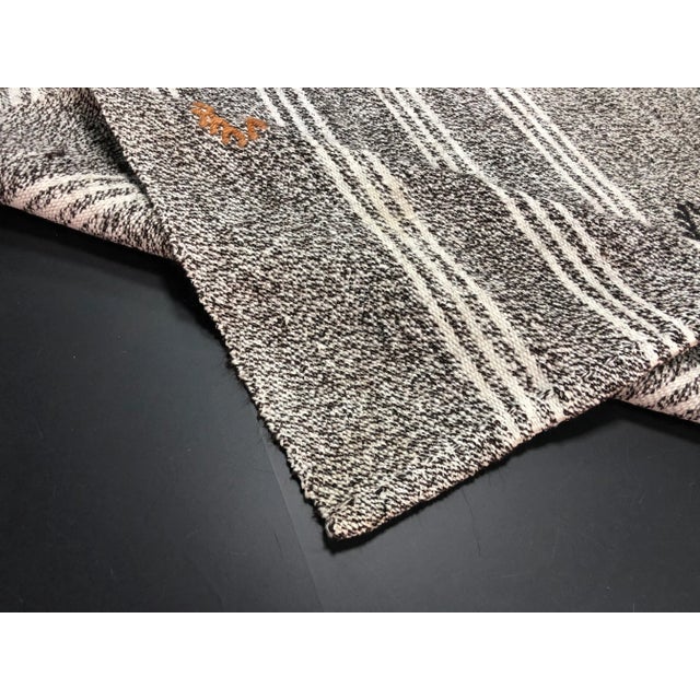 1960s Vintage Turkish Aztec Handmade Floral Patterned Area Kilim Rug- 5′3″ × 6′9″ For Sale - Image 4 of 11