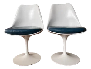 Pair of 1960s Eero Saarinen Tulip Side Chairs for Knoll