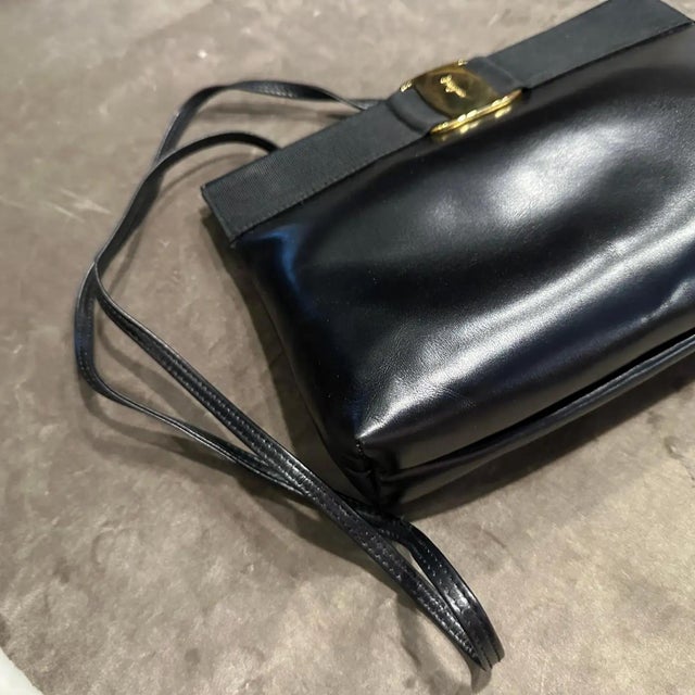A 1990s Black Leather and Brass Shoulder Bag by Salvatore Ferragamo For Sale - Image 9 of 10