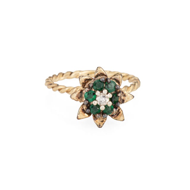 Modern 1960s Emerald Diamond Tulip Ring Vintage 14k Yellow Gold Stacking Band Estate Jewelry, Size 5.75 For Sale - Image 3 of 6