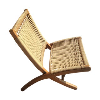 Hans Wegner Style Folding Wicker Wide Chair For Sale