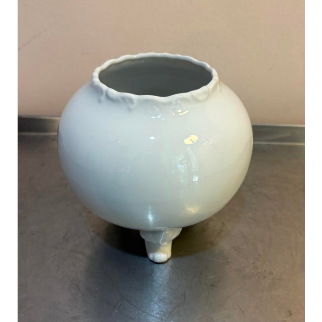 1970s-80s black/white ceramic The Dog's Bowl footed Shih Tzu planter/vase/bowl. Excellent condition.