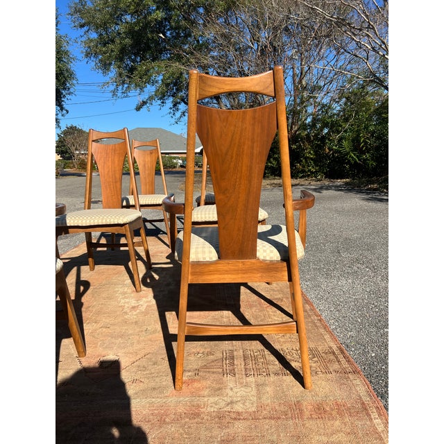 With American craftsmanship and worldly flare, these vintage modern Brasilia-style dining chairs are sure to make a big...