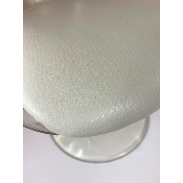 Chromecraft Clear Lucite Tulip Swivel Mid Century Chair For Sale In New York - Image 6 of 10