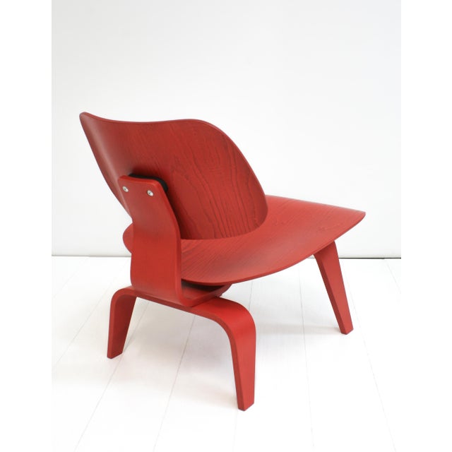 2000 - 2009 LCW Chairs in Red Stained Ash and Plywood by Charles & Ray Eames for Vitra, 2005, Set of 2 For Sale - Image 5 of 13