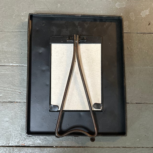 1980s 1980’s Original Decorative Metal 4x6 Tabletop Photo Frame With Leaf Detail For Sale - Image 5 of 5